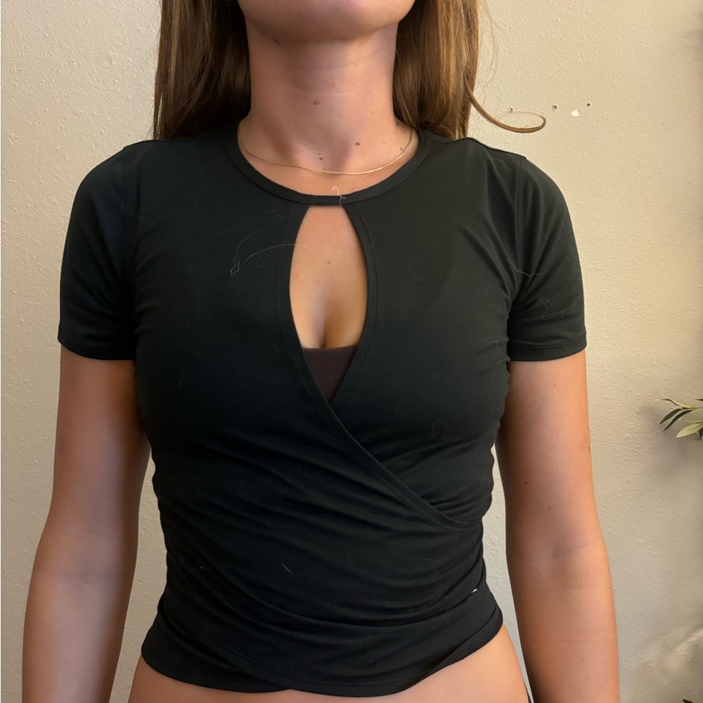 Keyhole top